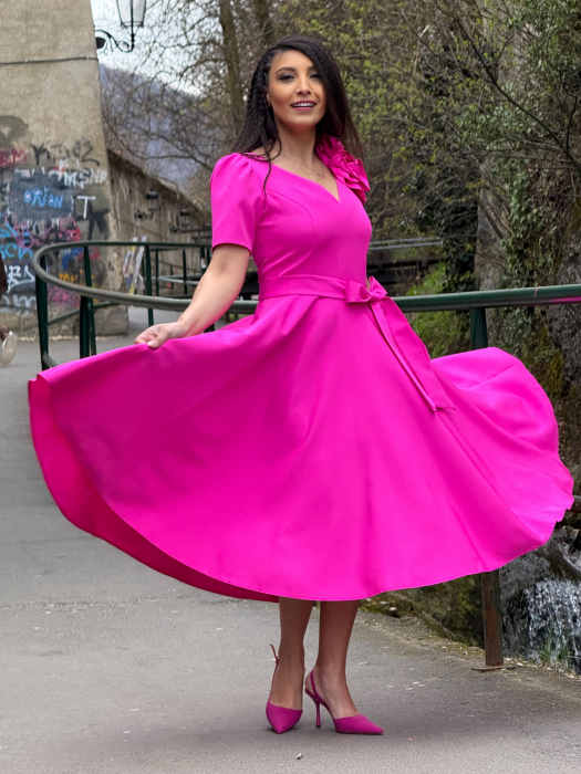 Rochie roz cu floare in piept [7]