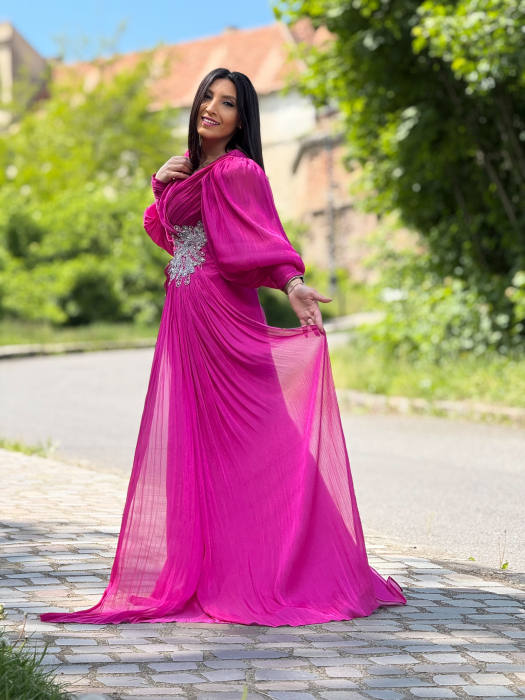 Rochie roz cu pietricele aplicate [5]