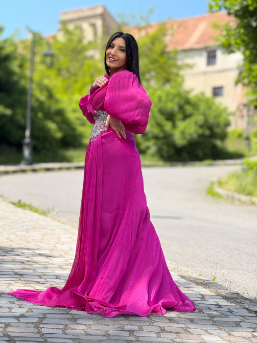 Rochie roz cu pietricele aplicate [2]