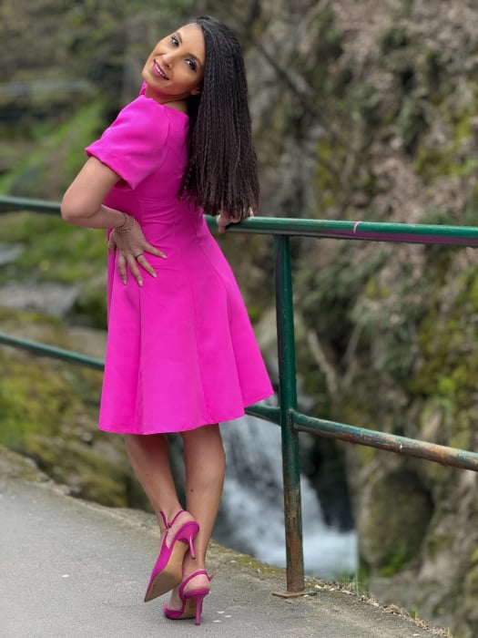 Rochie roz cu umeri bufanti [5]