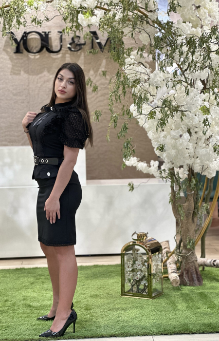 Rochie neagra cu curea in talie si maneca din dantela [2]