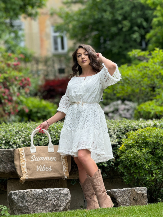 Rochie scurta cu broderie [3]