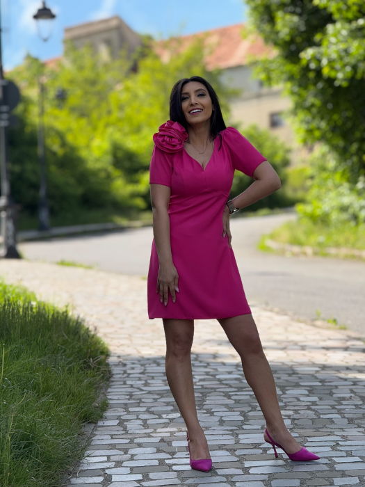 Rochie scurta cu floare in piept [3]
