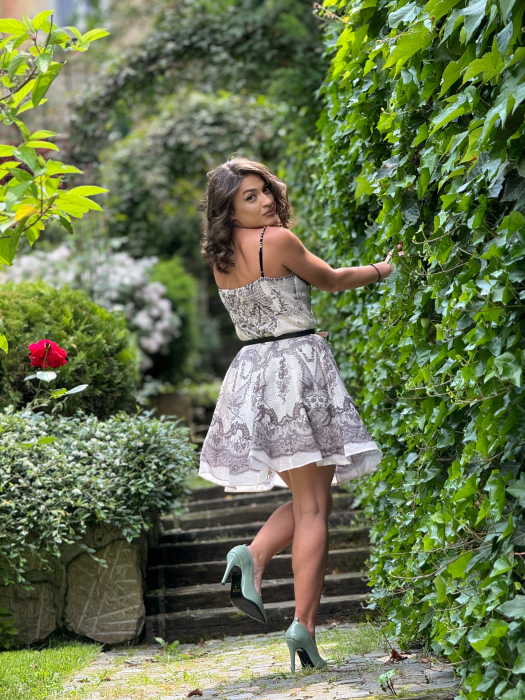 Rochie scurta cu imprimeu dantelat si detalii florale [5]