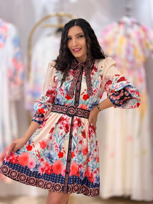 Rochie scurta cu imprimeu flori rosii cu nasturi si curea in talie [4]