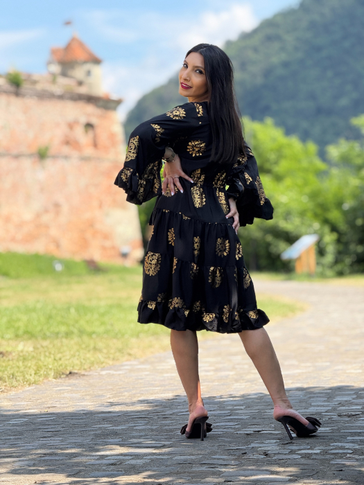 Rochie scurta neagra cu imprimeu auriu [6]