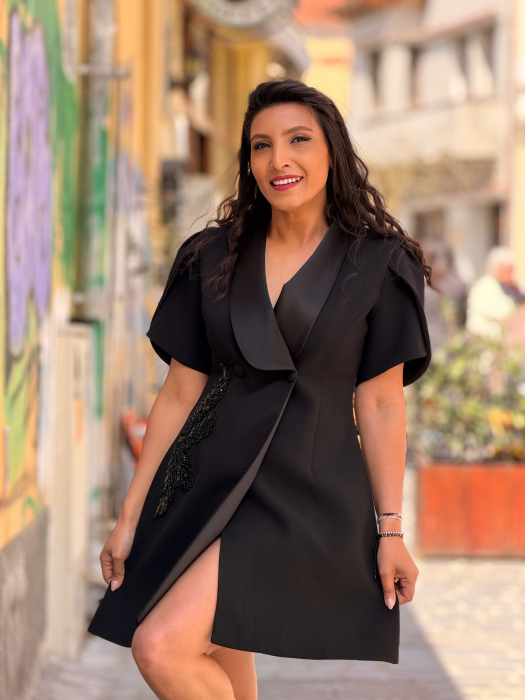 Rochie tip sacou cu rever satinat si aplicatie decorativa [5]