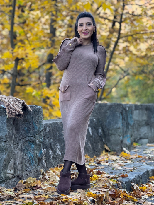 Rochie tricotata bej cu curea si nasturi aurii [5]