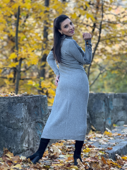 Rochie tricotata gri cu curea si nasturi aurii [4]