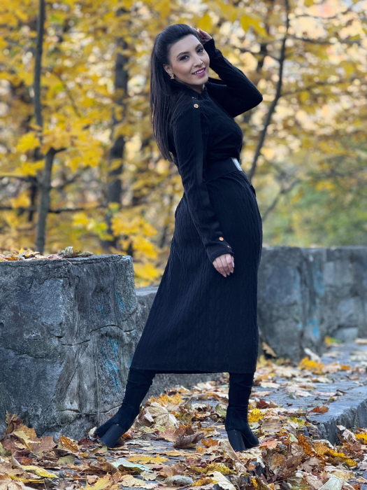 Rochie tricotata neagra cu curea si nasturi aurii [2]