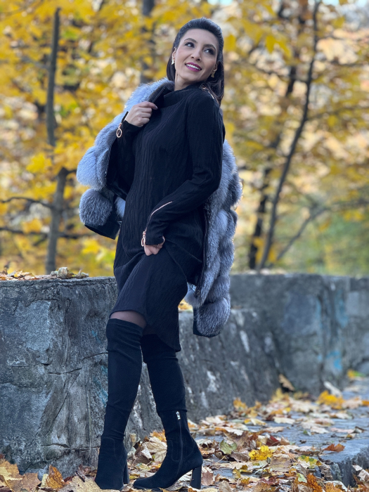 Rochie tricotata neagra cu detaliu metalic la umar [4]