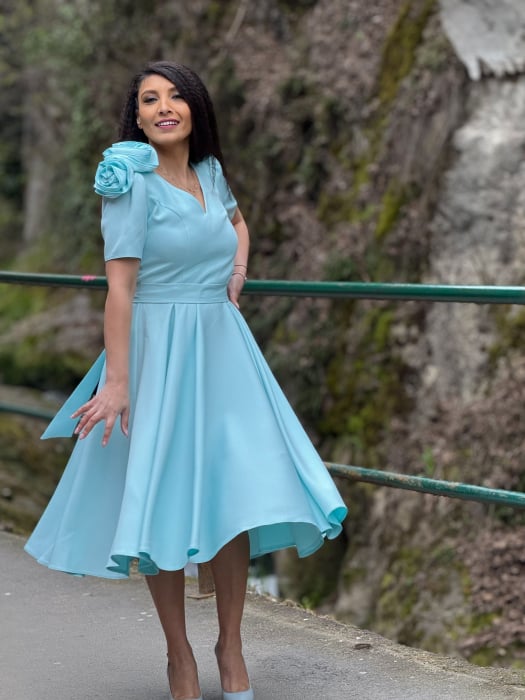 Rochie turcoaz cu floare in piept [5]