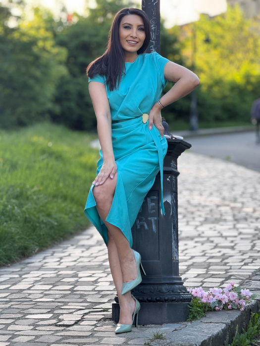 Rochie turcoaz cu detaliu auriu in talie [7]