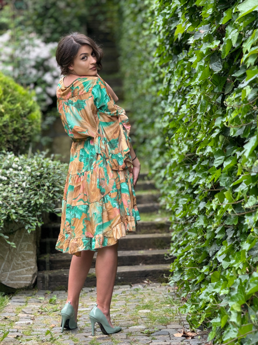 Rochie vaporoasa cu imprimeu tropical [4]