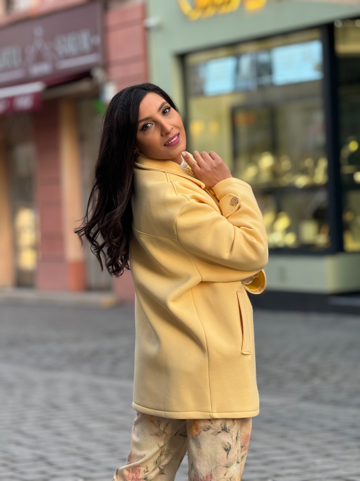 Sacou damă cu croială lejeră, guler tip rever și închidere dublă cu nasturi decorativi [4]