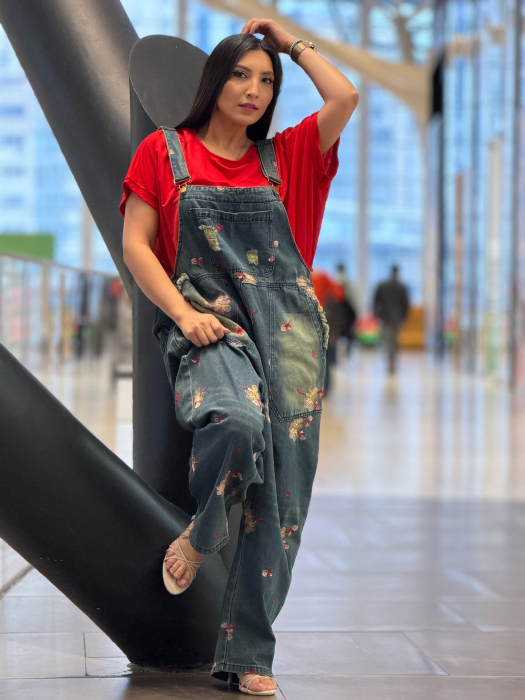 Salopeta din jeans cu floricele aplicate [7]