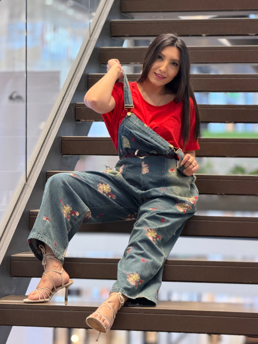 Salopeta din jeans cu floricele aplicate [8]