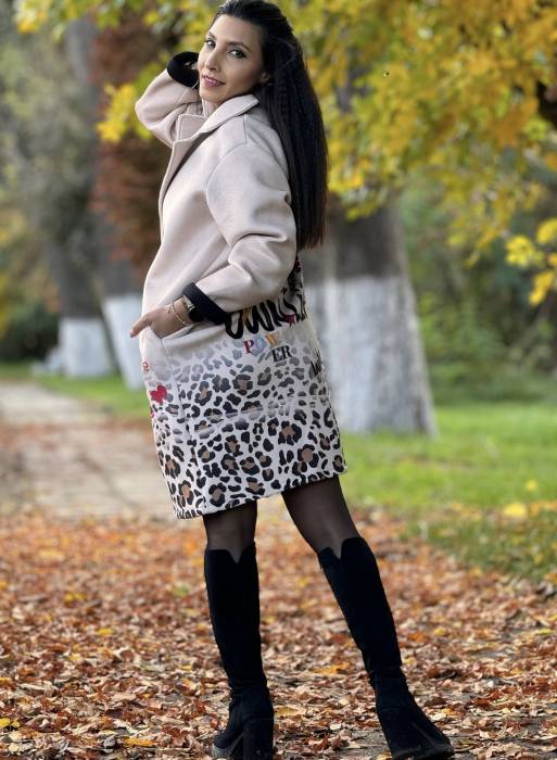 Trench cu scris si imprimeu animal print in partea de jos [4]