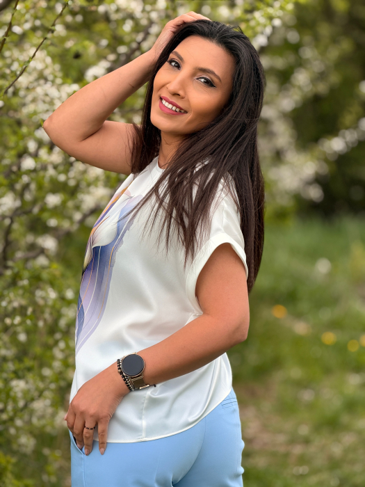 Tricou alb cu imprimeu floral artistic [4]