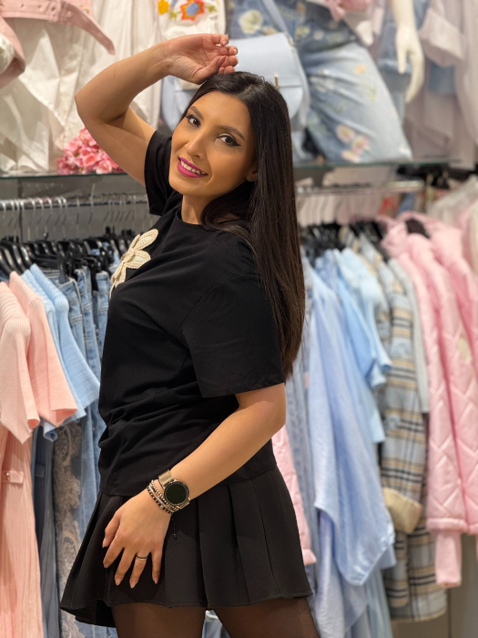 Tricou cu aplicatie florala crosetata 3D [5]