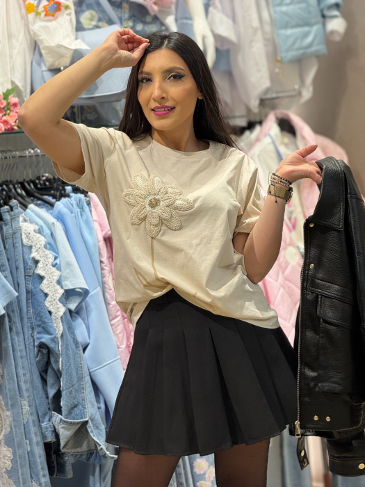 Tricou cu aplicatie florala crosetata 3D [2]