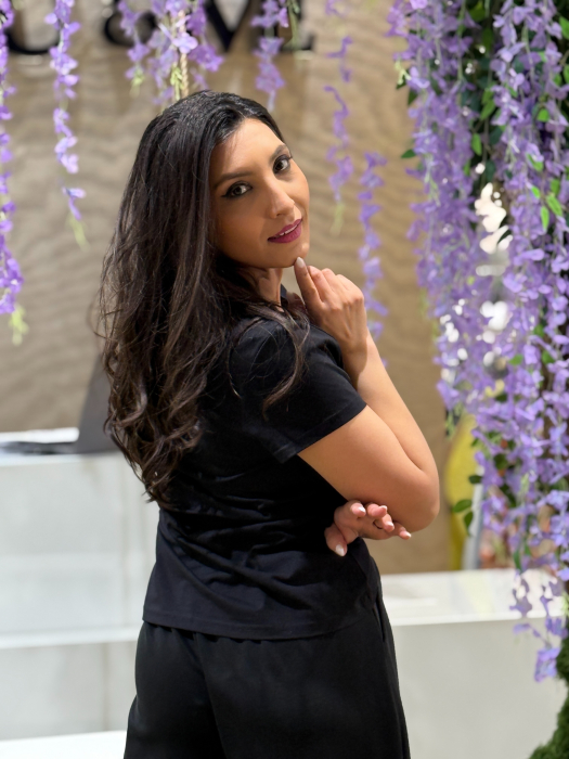 Tricou cu aplicații florale textile și mesaj LOVE stil artistic [2]