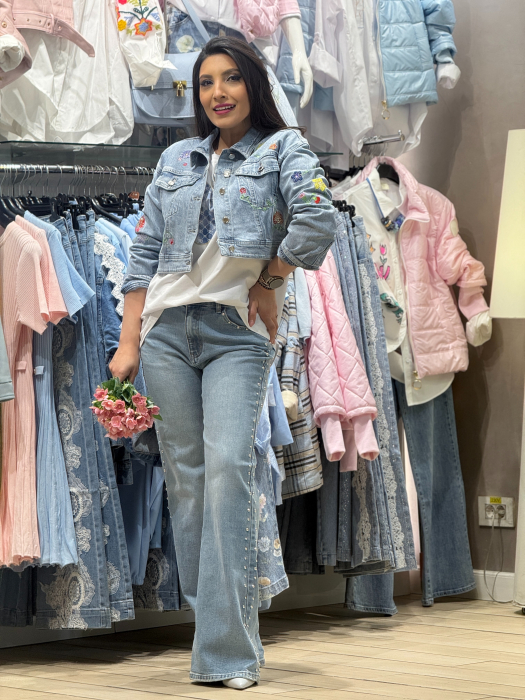 Tricou cu fluture decorativ si aplicatii stralucitoare [4]