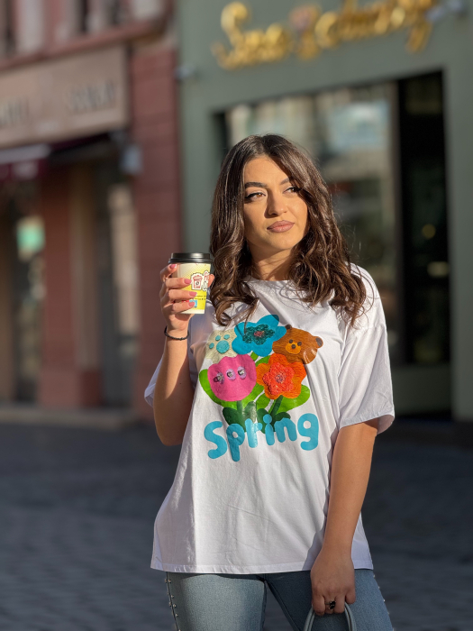 Tricou cu imprimeu jucăuș floral, ursuleț decorativ și mesaj Spring [2]