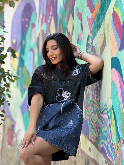 Tricou oversize cu imprimeu Mickey Mouse si aplicatii denim [4]