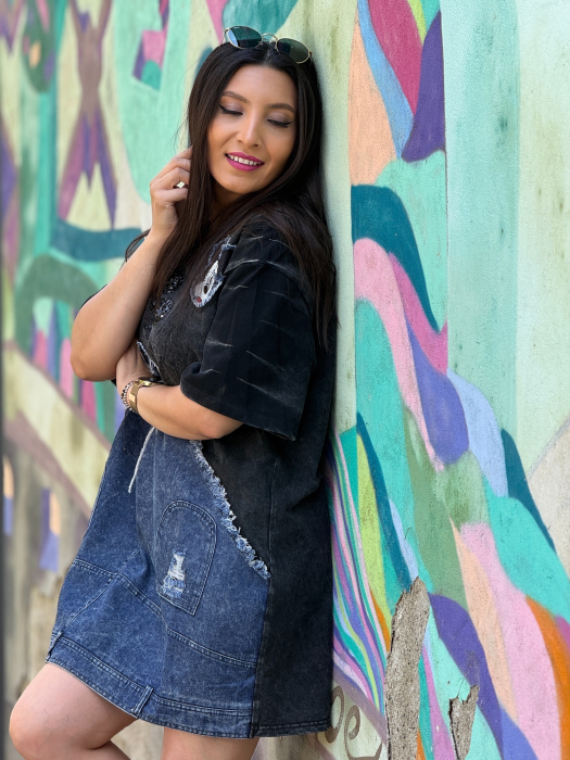 Tricou oversize cu imprimeu Mickey Mouse si aplicatii denim [5]