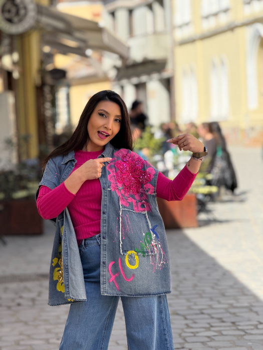 Vesta din jeans cu broderie galben si roz [4]