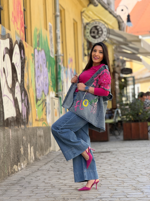 Vesta din jeans cu broderie galben si roz [2]