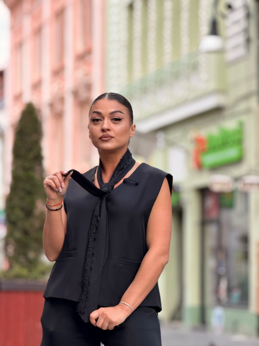 Vesta neagra cu dantela [4]