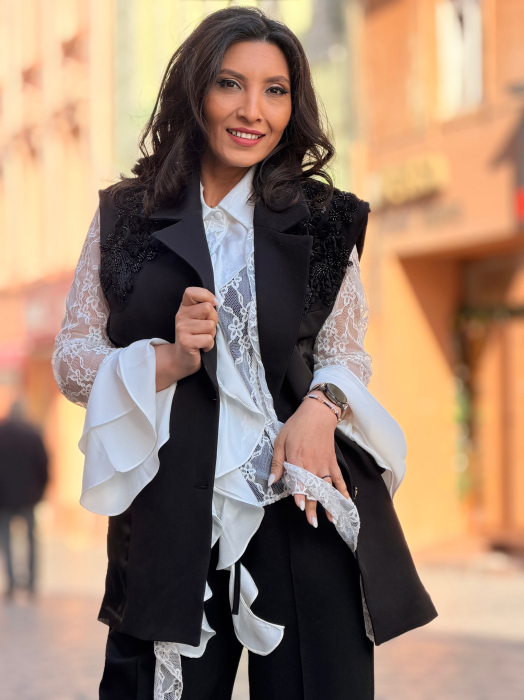 Vesta neagra cu pietricele aplicate si broderie [5]