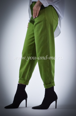 Pantaloni verzi cu buzunare mari si curea [3]