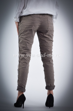 Pantaloni maro cu strasuri pe lateral [3]