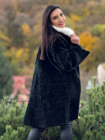 Haina din astrahan  cu blana naturala alba [1]