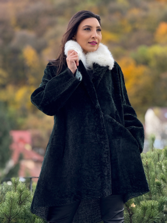 Haina din astrahan  cu blana naturala alba [2]