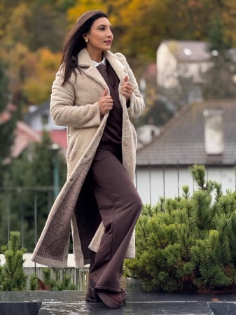 Geci si jachete - Haina bej din astrahan cu capse pe lateral