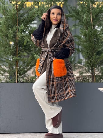 Geci si jachete - Haina din alpaca cu buzunare supradimensionate din blana