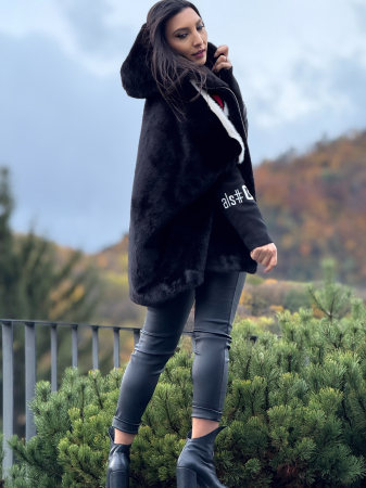 Blana cu dunga rosie si manseta tricotata [7]