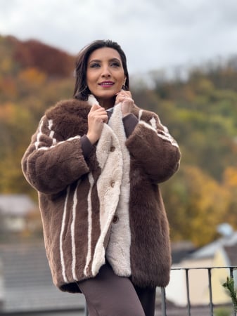 Geci si jachete - Blanita maro cu dunga bej