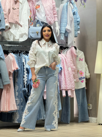 Blugi cu aplicatii laterale din dantela si insertii cu strasuri [3]