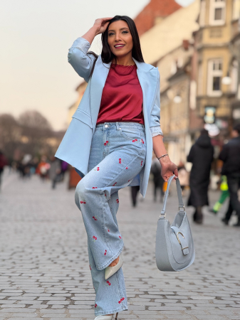 Blugi cu croi lejer si cirese brodate [5]