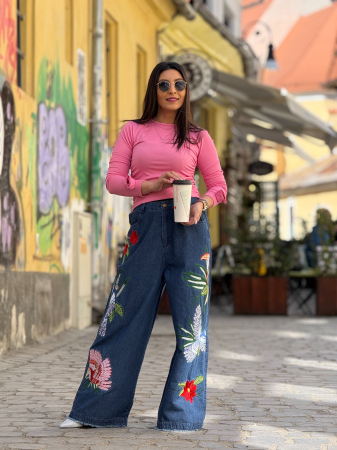 Blugi evazati cu broderie [2]