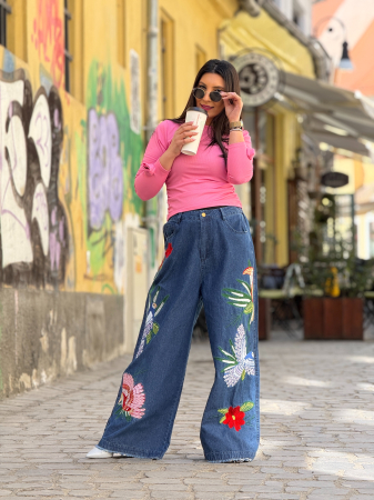 Blugi evazati cu broderie [1]