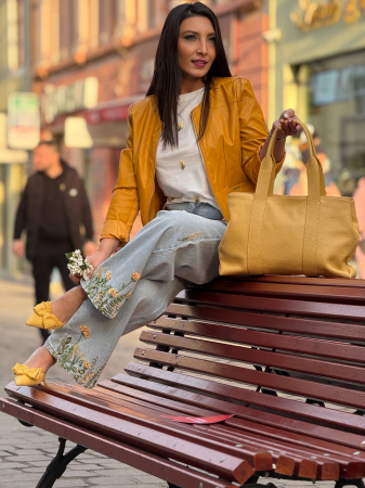 Blugi evazati cu broderie cu pietricele cu galben [7]