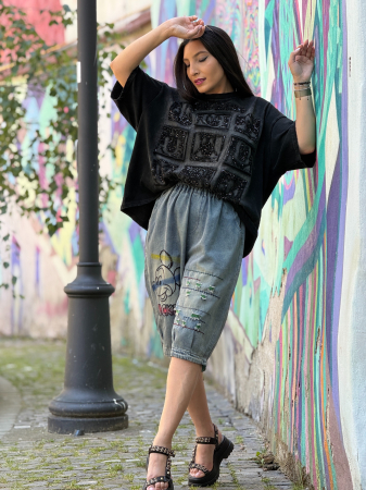 Imbracaminte de dama - Blugi scurti din denim cu imprimeu Mickey Mouse colorat