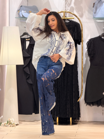 Bluza alba cu broderie albastra florala [4]