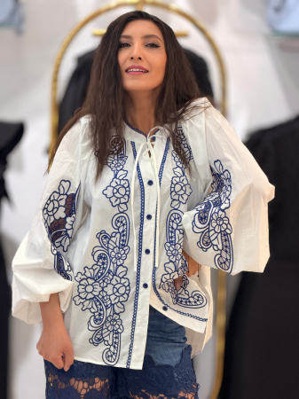 Bluza alba cu broderie albastra florala [7]